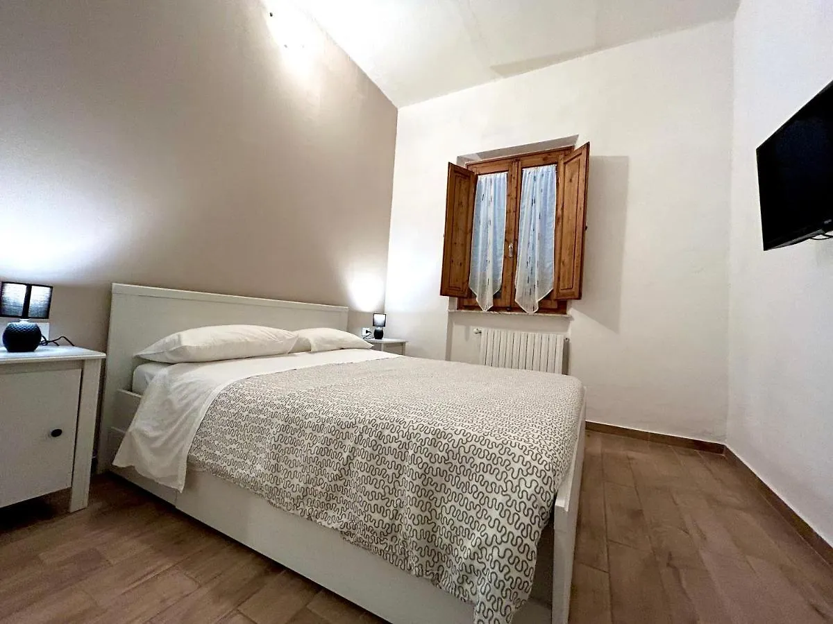 Apartment Nel Centro Della Citta Pistoia 3*,
